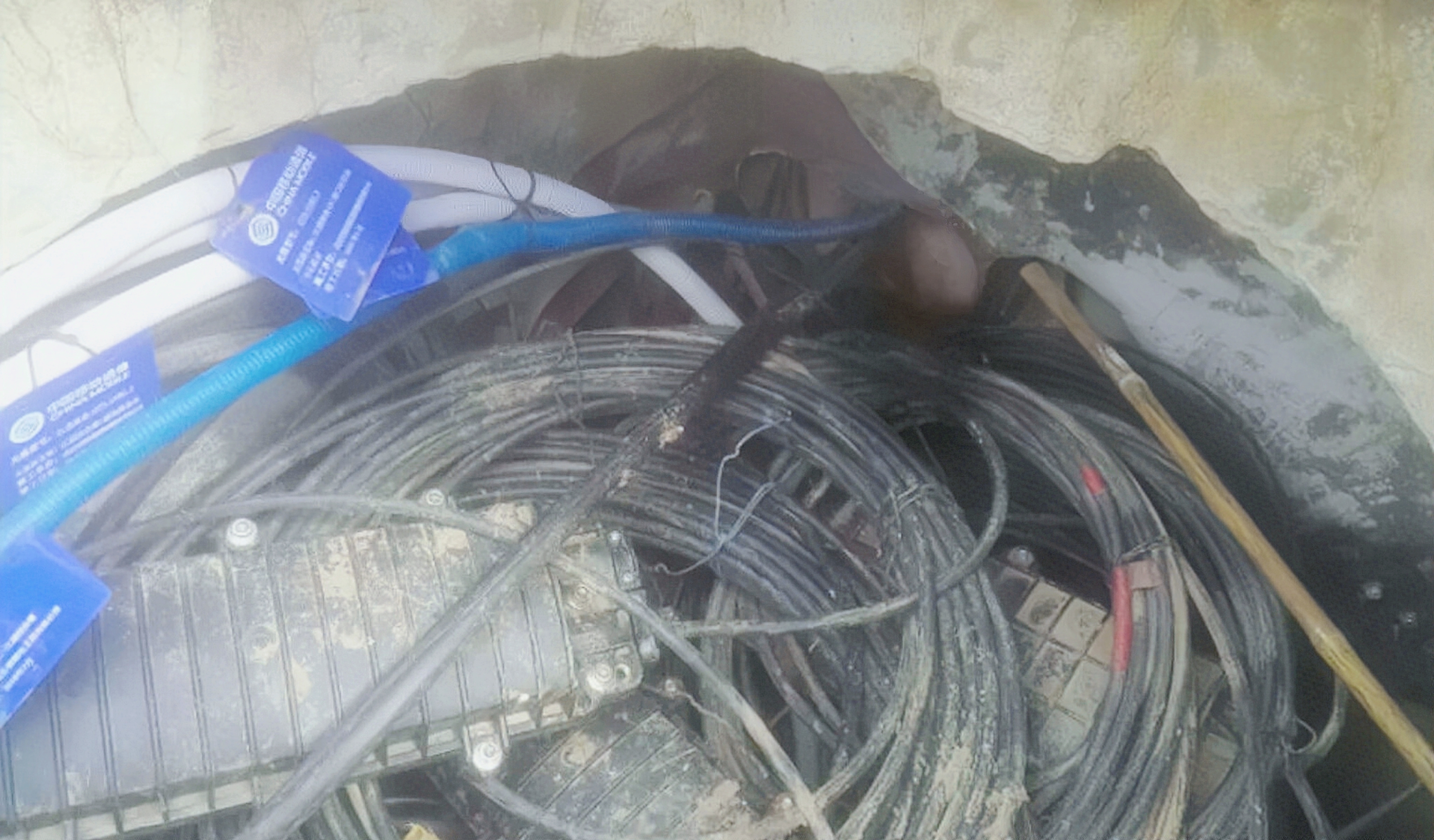 alt Tuber&iacute;as de comunicaci&oacute;n subterr&aacute;neas abarrotadas(1)