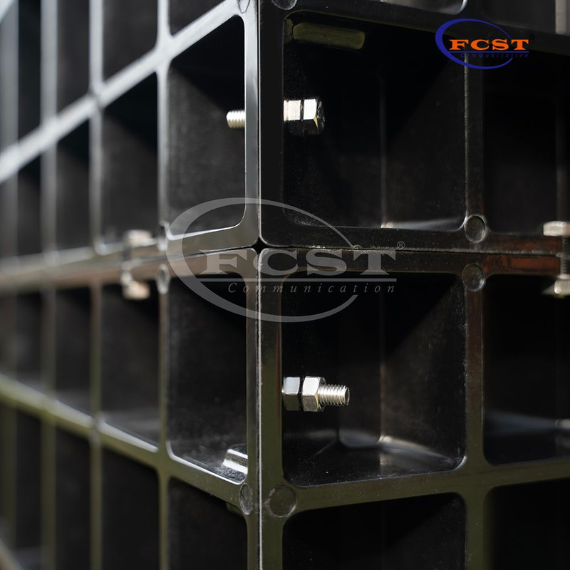 Bóvedas de fibra compuesta modular para telecomunicaciones por cable de fibra óptica subterránea