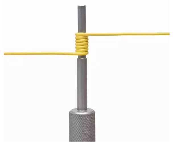 La influencia de un radio de curvatura de fibra insuficiente en la atenuación del enlace ODN