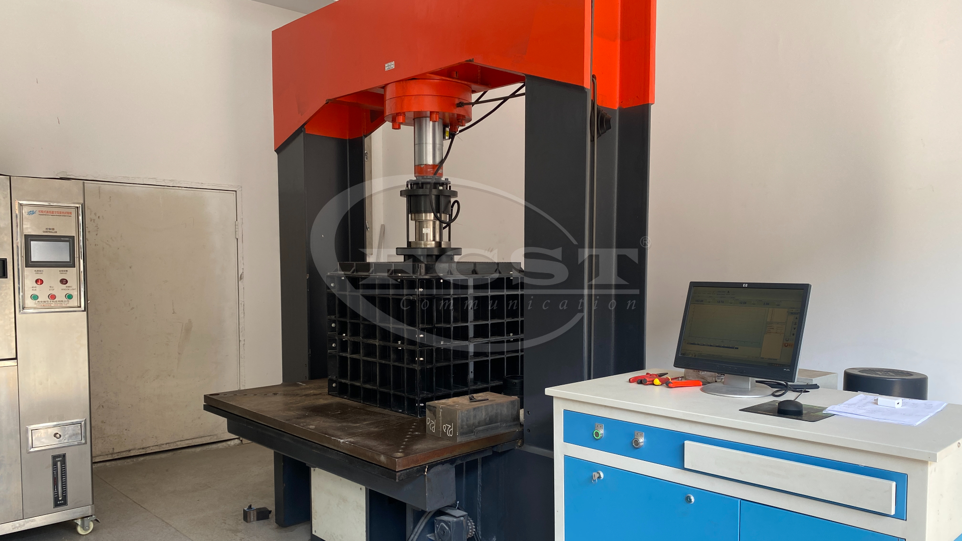 alt Prueba de soporte de carga de b&oacute;veda subterr&aacute;nea de telecomunicaciones